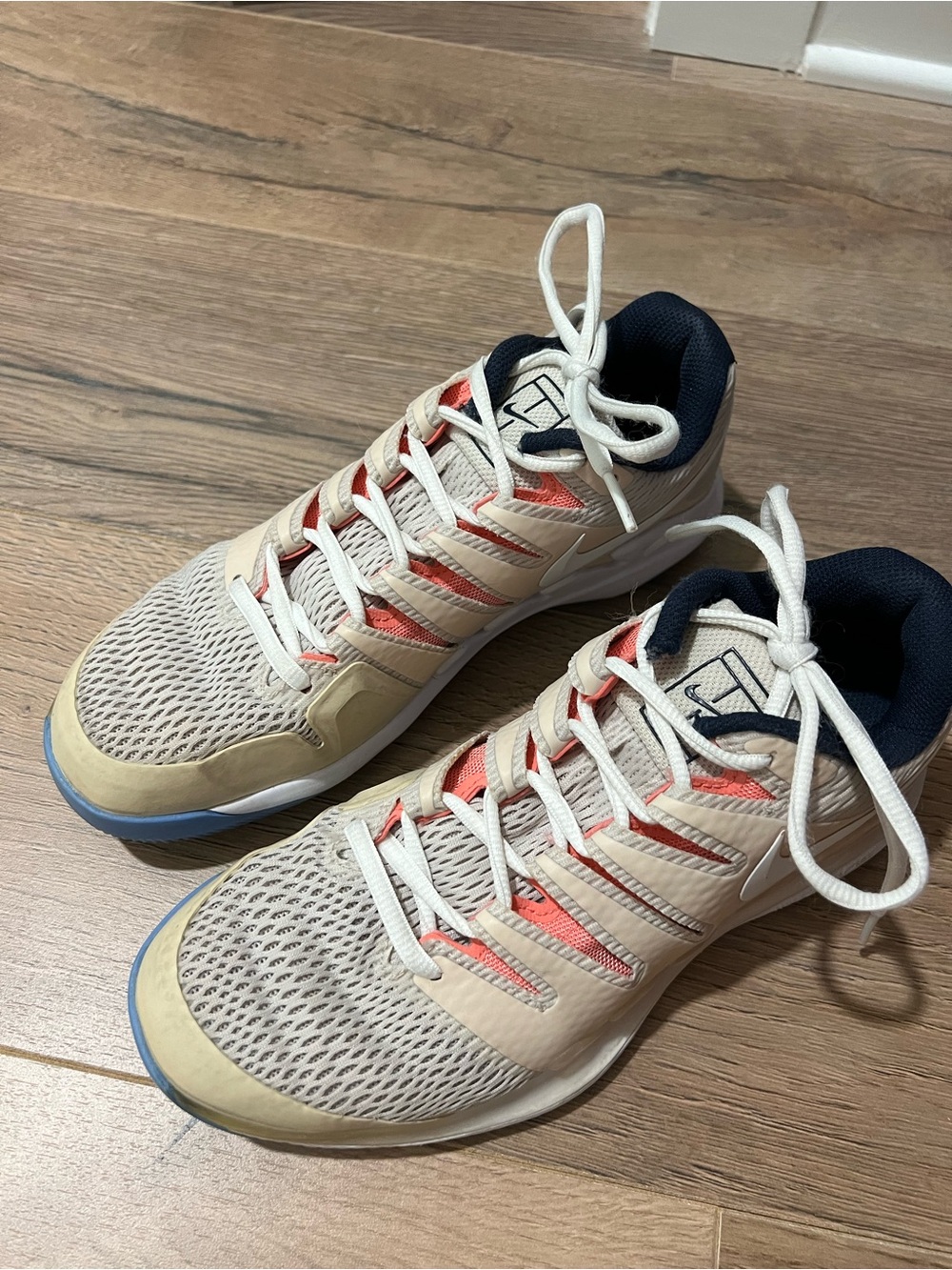Light Beige Nike Court Tennis Shoes with Coral Accents. Size 8.5
